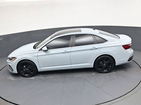 Used 2025 Volkswagen Jetta SE image 25