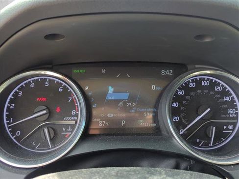 Used 2019 Toyota Camry XLE FWD image 17