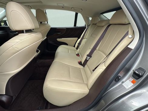 Used 2020 Lexus LS 500 w/ Accessory Package (Z2) image 4