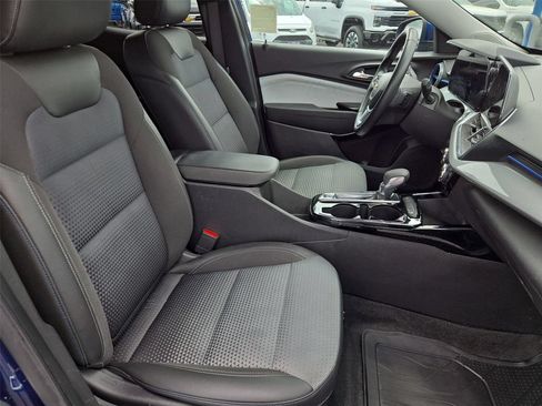 Certified 2024 Chevrolet Trax LT w/ Driver Confidence Package FWD image 19