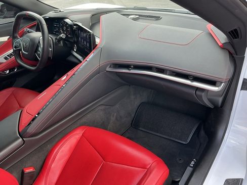 Used 2023 Chevrolet Corvette Stingray w/ Z51 Performance Package image 27