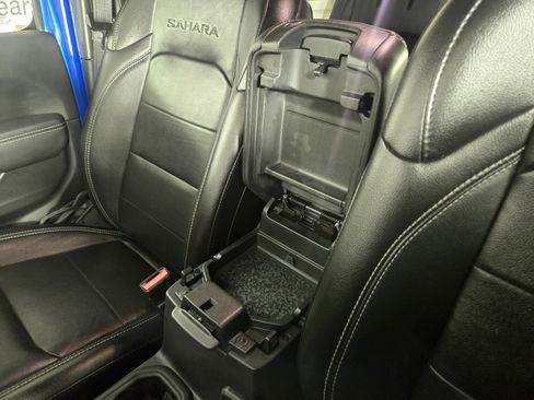 Used 2022 Jeep Wrangler Unlimited Sahara image 27