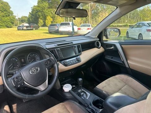 Used 2017 Toyota RAV4 XLE FWD image 13