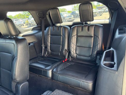 Used 2016 Ford Explorer Platinum AWD/4WD image 17