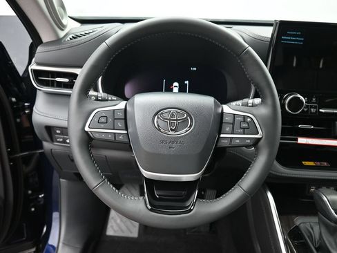 Certified 2026 Toyota Highlander Limited AWD/4WD image 17