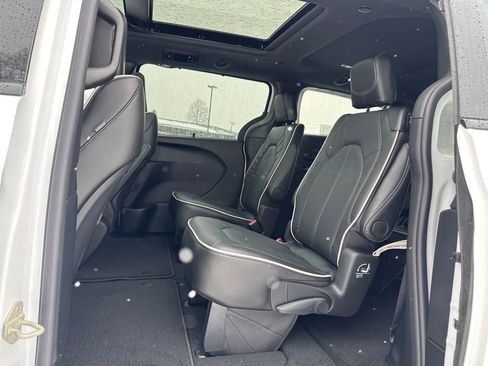 New 2026 Chrysler Pacifica Limited w/ S Appearance Package image 24