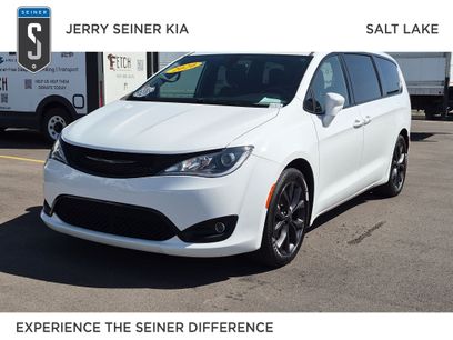 Used 2020 Chrysler Pacifica Touring w/ S Appearance Package