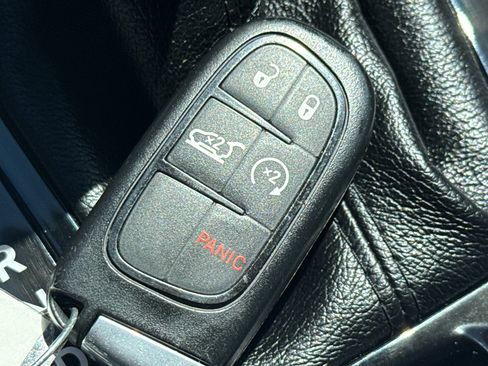 Used 2020 Jeep Cherokee Limited AWD/4WD image 38