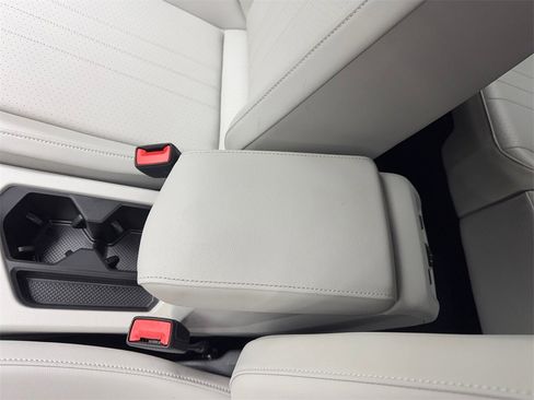 Used 2024 Volkswagen Tiguan SE R-Line image 69