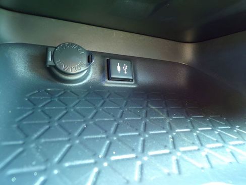 Used 2019 Toyota RAV4 LE w/ Carpet Mat Package AWD/4WD image 21