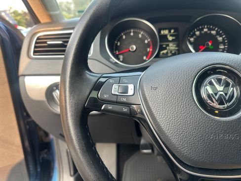 Used 2015 Volkswagen Jetta SE FWD image 33