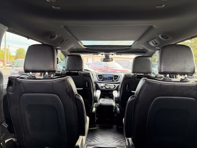 Used 2020 Chrysler Pacifica Limited FWD image 14