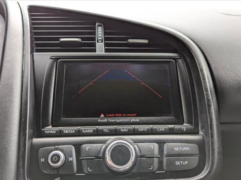 Used 2011 Audi R8 V10 w/ Enhanced Leather Pkg image 21