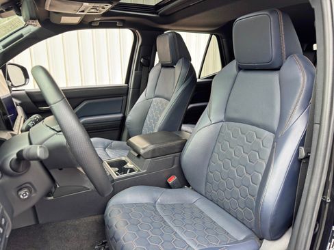 Used 2025 Toyota 4Runner Platinum AWD/4WD image 43