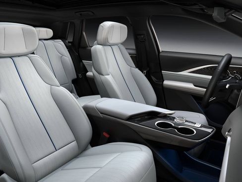 New 2025 Cadillac Lyriq Luxury w/ LPO, Bronce Accent Package image 29