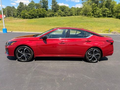 Used 2024 Nissan Altima 2.5 SR FWD image 5