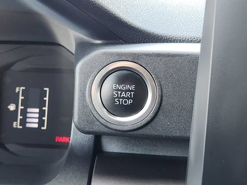 Used 2025 Toyota 4Runner SR5 AWD/4WD image 29