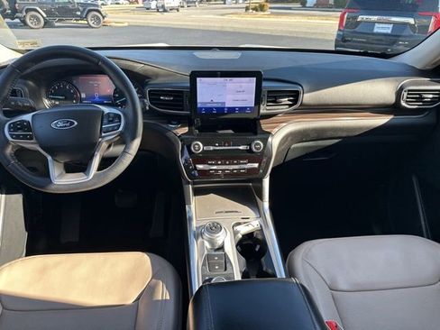 Used 2024 Ford Explorer Limited image 39
