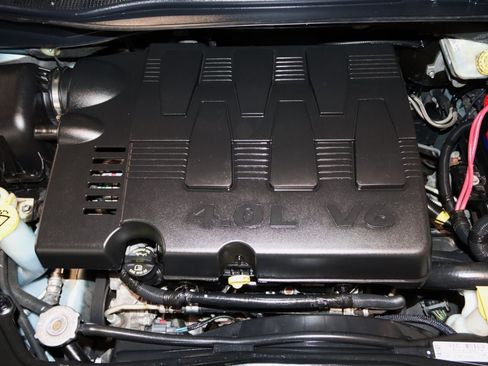 Used 2010 Chrysler Town & Country Touring Plus w/ Premium Group FWD image 75