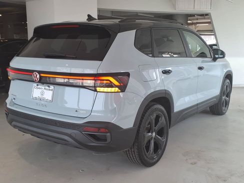 Used 2026 Volkswagen Taos SE AWD/4WD image 4