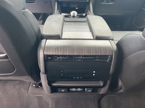 Used 2024 Jeep Wagoneer Series II w/ Flexible Seating Group image 17