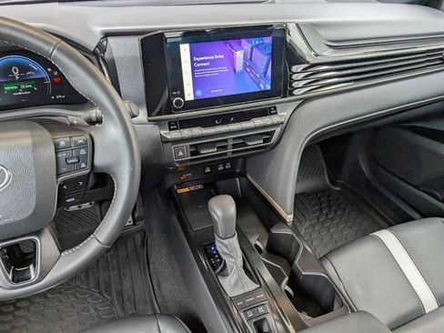 Used 2025 Toyota Camry SE w/ Convenience Package FWD image 23