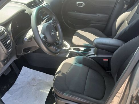 Used 2018 Kia Soul FWD image 14