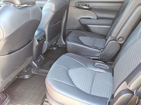 Used 2021 Toyota Highlander XSE image 25