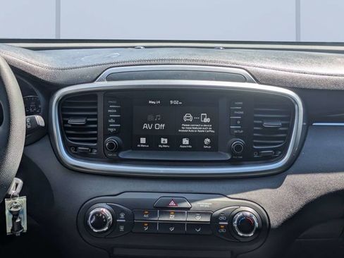 Used 2019 Kia Sorento L FWD image 18