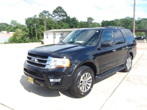 Used 2017 Ford Expedition XLT w/ Equipment Group 202A RWD image 2