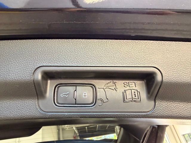 Used 2024 Ford Explorer XLT w/ XLT Sport Appearance Package AWD/4WD image 11