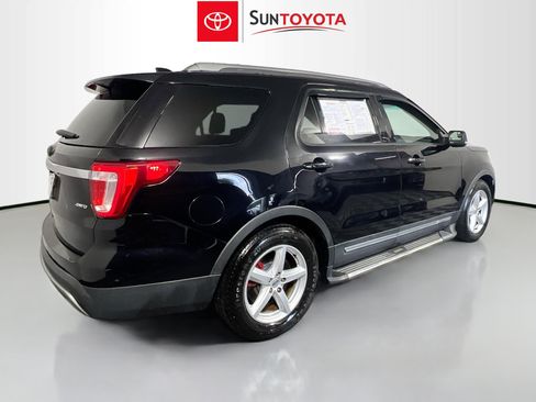 Used 2016 Ford Explorer XLT image 4