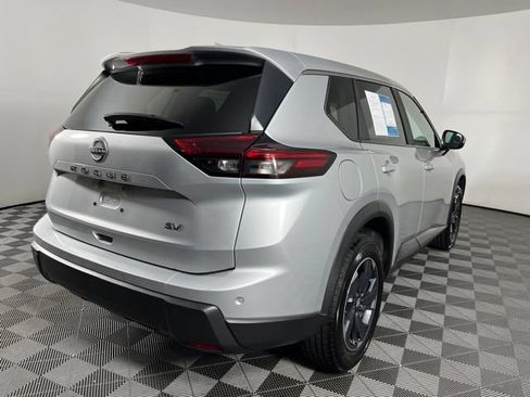 Used 2024 Nissan Rogue SV FWD image 11