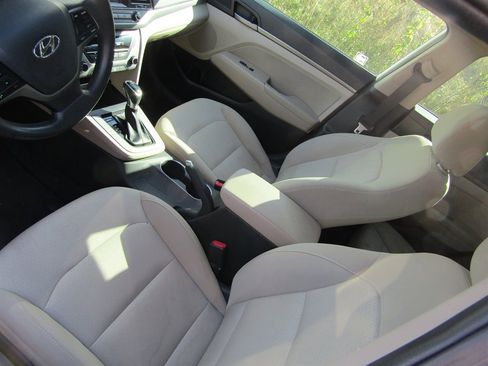 Used 2017 Hyundai Elantra SE image 9