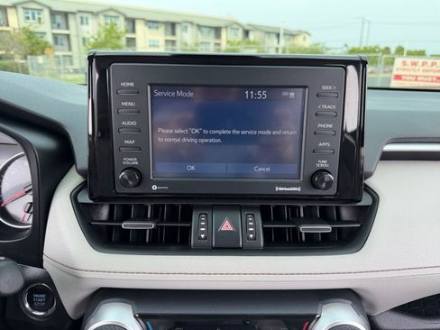 Used 2022 Toyota RAV4 XLE Premium image 6