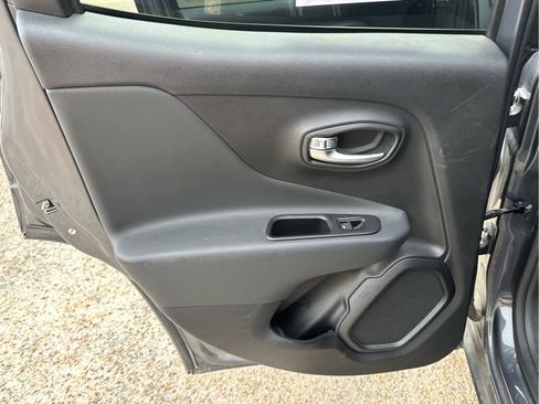 Used 2022 Jeep Renegade Latitude w/ Convenience Group image 43