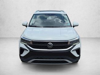 Used 2023 Volkswagen Taos SE w/ Panoramic Sunroof Package FWD video 2