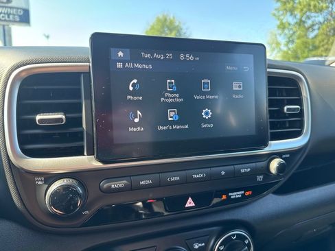 Used 2025 Hyundai Venue SE FWD image 17