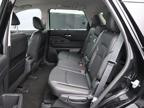 Used 2024 Nissan Pathfinder SL AWD/4WD image 21