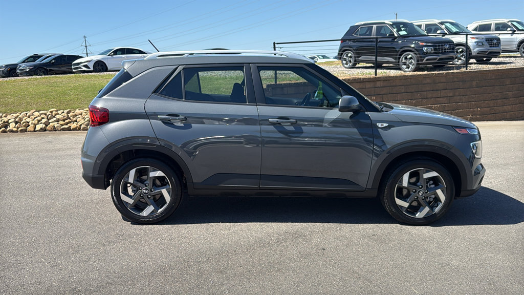 Used 2026 Hyundai Venue SEL FWD image 8
