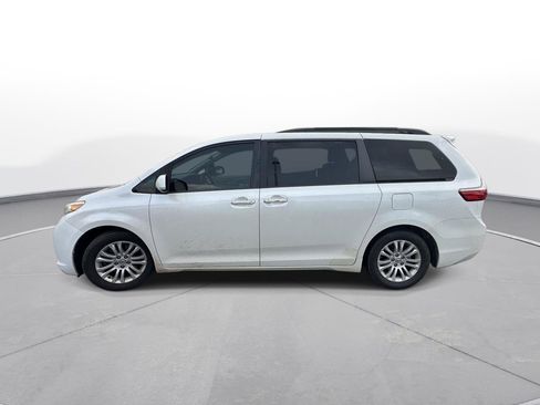 Used 2015 Toyota Sienna XLE FWD image 9