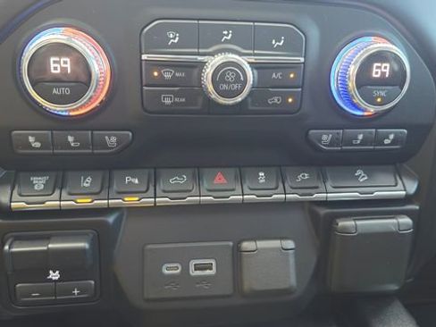 Used 2021 GMC Sierra 2500 AT4 w/ AT4 Preferred Package image 30