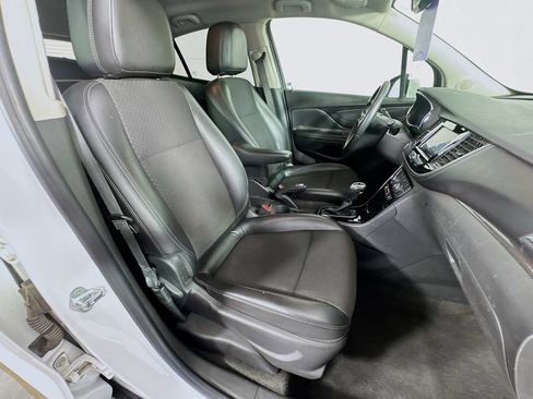 Used 2021 Buick Encore Preferred AWD/4WD image 32