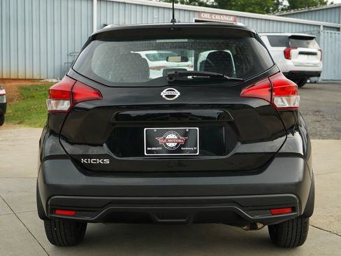 Used 2019 Nissan Kicks S FWD image 19