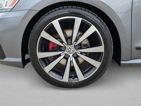 Used 2018 Volkswagen Passat GT FWD image 9
