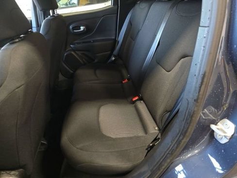 Used 2023 Jeep Renegade Latitude AWD/4WD image 11