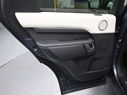 Used 2024 Land Rover Discovery Metropolitan Edition AWD/4WD image 25