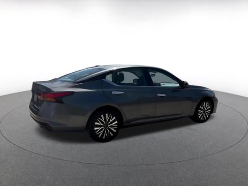 Used 2025 Nissan Altima 2.5 SV FWD image 15