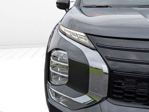 New 2026 Mitsubishi Outlander LE FWD image 9