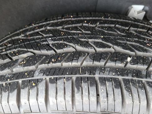 Certified 2025 Buick Enclave Preferred FWD image 32